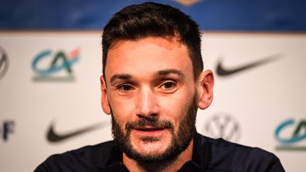 Hugo Lloris en conférence de presse avec l'équipe de France le 12 novembre 2021 au Parc des Princes à Paris. (MATTHIEU MIRVILLE / AFP)