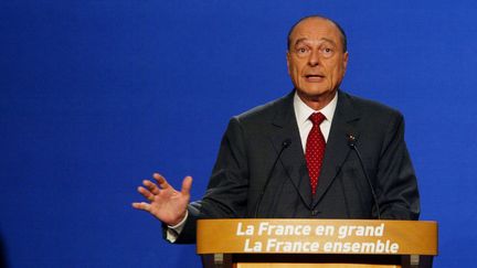 Allocution de Jacques Chirac,président de la République, après sa réélection, le 5 mai 2002, à Paris. (PATRICK KOVARIK / AFP)