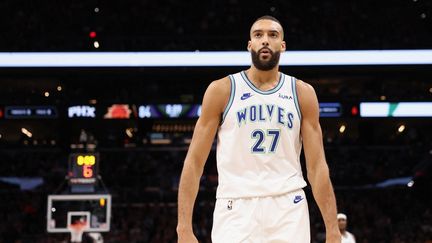 Le Français Rudy Gobert lors du match de NBA entre les Timberwolves et les Suns, à Phoenix (Arizona), le 15 novembre 2023. (CHRISTIAN PETERSEN / GETTY IMAGES NORTH AMERICA via AFP)