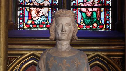 Statue de Saint-Louis à la Sainte-Chapelle à Paris. (MANUEL COHEN / MANUEL COHEN)