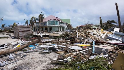 Des habitations ravagées après le passage de l'ouragan Irma, le 7 septembre 2017 à Saint-Martin.&nbsp; (LIONEL CHAMOISEAU / AFP)