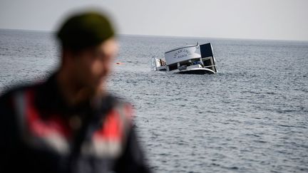 «Ce samedi matin, je me réveille en sursaut vers sept heures en entendant de nombreuses sirènes d’ambulances. Mon hôtel est situé juste à côté de la base des garde-côtes. Quelque chose de grave a dû se produire.» (AFP / Ozan Köse )