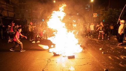 Manifestation à Lima au Pérou le 26 janvier 2023, contre le gouvernement de la nouvelle présidente de la République, Dina Boluarte, élue le 7 décembre 2022. Des proches des 46 victimes de ces 50 derniers jours réclament "justice". 46 personnes mortes dans les manifestations contre la destitution et l’arrestation du président de gauche, Pedro Castillo. (LUCAS AGUAYO / AFP)