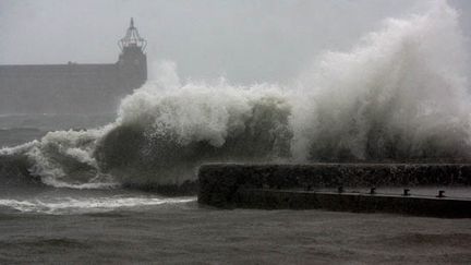 &nbsp; (L'alerte vague-submersion concerne les Landes et les Pyrénées-Atlantiques ce mardi © Maxppp)