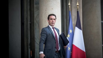 Jean-Baptiste Djebbari quitte le palais de l'Elysée à Paris, le 30 juin 2021. (ARTHUR NICHOLAS ORCHARD / HANS LUCAS / AFP)