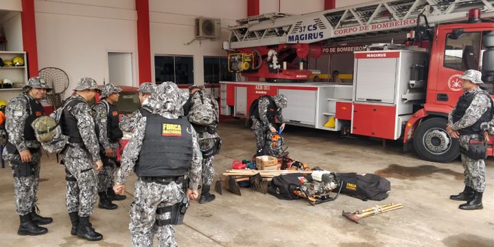 Les militaires de la force nationale à Porto Velho avant de partir dans la forêt amazonienne. (ÉRIC AUDRA / FRANCEINFO)