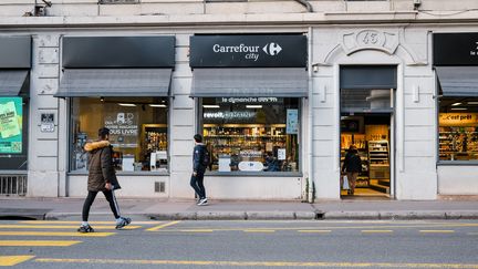 Une supérette Carrefour City à Toulouse (Haute-Garonne) le 7 février 2024. (PATRICK BATARD / HANS LUCAS)