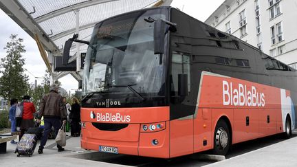 Un car de la compagnie BlaBlaBus à la gare routière de Rennes, le 2 octobre 2019 (photo d'illustration). (MARC OLLIVIER / MAXPPP)