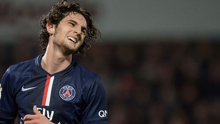 Le joueur du PSG Adrien Rabiot retenu par les réservistes (PATRICK HERTZOG / AFP)