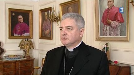 Capture d'écran d'une interview de Monseigneur Aillet,&nbsp;évêque de Bayonne, face à une caméra de France 3 Aquitaine. (FRANCE 3 AQUITAINE)