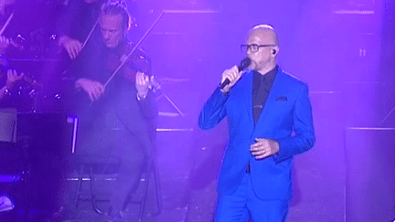 Le 14 août 2016, Pascal Obispo a fait rentrer 50 musiciens d'un orchestre symphonique sur la scène du Théâtre de plein air de Colmar. Une première !
 (France 3 Culturebox)