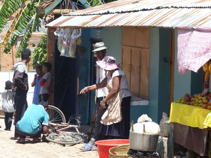 Scène de rue à Antananarivo en mars 2019. (FTV - Laurent Ribadeau Dumas)