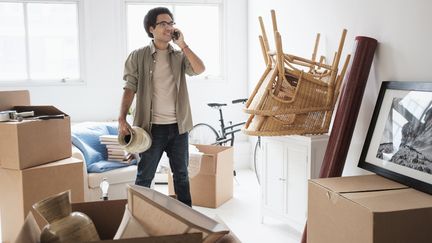 Essayer d’avoir un ordre de prix de ce qui ce pratique dans le secteur ou le quartier où vous souhaitez habiter, pour avoir une idée.&nbsp; (JGI/TOM GRILL / TETRA IMAGES RF / GETTY IMAGES)