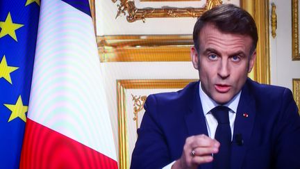 Emmanuel Macron recevra vendredi 6 décembre les représentants de Renaissance, Horizons et MoDem, PS et LR. (LAURENT THEILLET/MAXPPP)