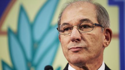 Ahmet Uzumcu, directeur g&eacute;n&eacute;ral de l'Organisation pour l'interdiction des armes chimiques, le 9 octobre 2013, &agrave; La Haye (Pays-Bas). (MARTIJN BEEKMAN / AFP)