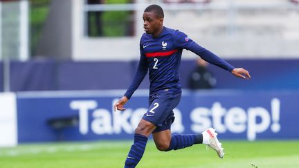 Pierre Kalulu lors d'un match de l'équipe de&nbsp;France Espoirs face aux Pays-Bas, le 31 mai à&nbsp;Budapest.&nbsp; (ISTVAN DERENCSENYI / ORANGE PICTURES)