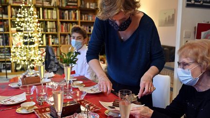 Un repas de Noël en famille à Nancy. (Alexandre MARCHI / MAXPPP)