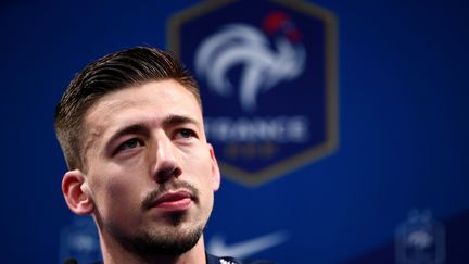 Clément Lenglet lors d'une conférence de presse à Clairefontaine, en mai 2019.&nbsp; (FRANCK FIFE / AFP)