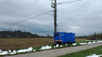 200 groupes électrogènes ont déjà été installés pour alimenter les communes, le 19 novembre 2019. (ADÈLE BOSSARD / RADIO FRANCE)