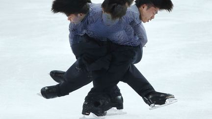 Le patineur japonais&nbsp;Tatsuki Machida &agrave; l'entra&icirc;nement avant le d&eacute;but des Jeux olympiques d'hiver &agrave; Sochi (Russie), le 4 f&eacute;vrier 2014. Cette photo a &eacute;t&eacute; r&eacute;alis&eacute;e en surimprimant trois clich&eacute;s. (LUCY NICHOLSON / REUTERS)