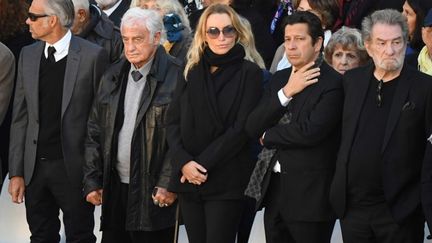 Jean-Paul Belmondo et Laurent Gerra étaient présents pour un dernier adieu à Charles Aznavour. 
 (ERIC FEFERBERG / AFP)