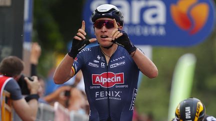 Tim Merlier (Alpecin-Fenix) sur la deuxième étape du Tour d'Italie. (LUCA BETTINI / AFP)