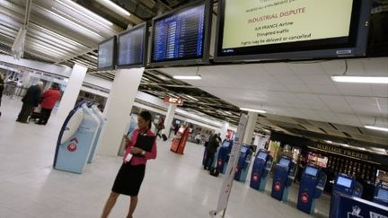 A l'aéroport d'Orly, le 30 octobre 2011. (ALEXANDER KLEIN/AFP)