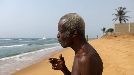 Au-delà de son coût économique, la dégradation du littoral ouest-africain brise des vies et supprime les moyens de substance de millions de personnes. "La mer a tout détruit. Maintenant je suis fatigué. Je suis aussi vieux. Je ne sais pas comment je vais manger", déclare Assah Kokou Akpebiotor, 70 ans, qui a vécu toute la vie sur les sables de Baguida.&nbsp; &nbsp; &nbsp; (LUC GNAGO / REUTERS)