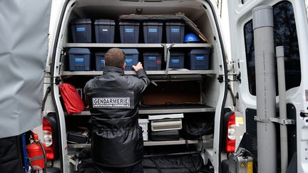 Les techniciens en identification criminelle sont chargés d'enquêter sur ce piratage informatique. (PHILIPPE HUGUEN / AFP)