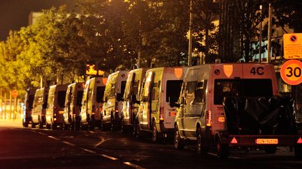 La police anti-&eacute;meute d&eacute;ploy&eacute;e dans les quartiers nord d'Amiens (Somme) le 15 ao&ucirc;t 2012. (PHILIPPE HUGUEN / AFP)