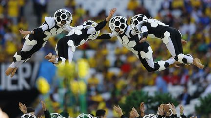 Une sc&egrave;ne a&eacute;rienne capt&eacute;e pendant la c&eacute;r&eacute;monie d'ouverture, le 12 juin &agrave; Sao Paulo. (IVAN ALVARADO / REUTERS)