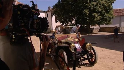 Jean Becker tourne le "Collier rouge" à Montbron en Charente 
 (France Télévisions/culturebox )