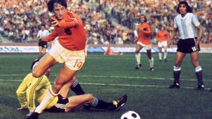 Johan Cruyff, pendant la rencontre Pays-Bas - Argentine lors de la Coupe du monde 1974 à&nbsp;Gelsenkirchen (Allemagne), le 26 juin 1974. Photo d'illustration. (STF / AFP)