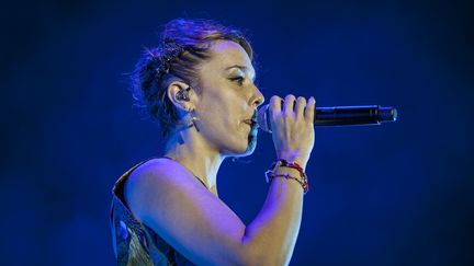 La chanteuse Zaz, lors d'un concert à Sao Paulo, au Brésil, le 2 avril 2017. (ALE FRATA / CODIGO 19 /ESTADAO CONTEUDO / AFP)