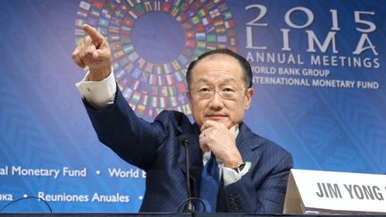 Jim Yong Kim, le pr&eacute;sident de la Banque mondiale, le 8 octobre 2015 &agrave; Lima (P&eacute;rou). (GULBIN YILDIRIM / ANADOLU AGENCY / AFP)