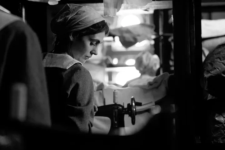 Victoria Carmen Sonne dans "La Jeune fille à l'aiguille" de Magnus von Horn (2024). (LUKASZ BAK)