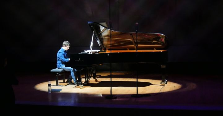 Le pianiste Frank Dupree en répétition.
 (Lorenzo Ciavarini Azzi/Culturebox)