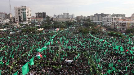 Des supporters du Hamas c&eacute;l&egrave;brent les 25 ans du mouvement, &agrave; Gaza, le 8 d&eacute;cembre 2012. (MAHMUD HAMS / AFP)