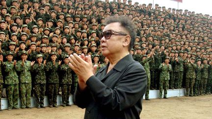 Kim Jong-il inspecte les troupes le 15 ao&ucirc;t 2007. (KCNA / KNS /&nbsp;AFP)