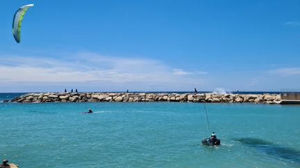 Un tout nouveau sport olympique, le kite foil, dont les épreuves se dérouleront à Marseille, du dimanche 4 au jeudi 8 août. (OLIVIER EMOND / RADIO FRANCE)