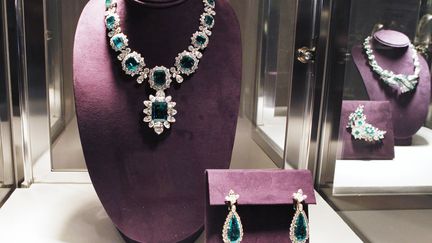 Apr&egrave;s avoir &eacute;t&eacute; expos&eacute;s &agrave; Gen&egrave;ve, Duba&iuml;, Tokyo ou encore Paris, les bijoux mythiques de l'actrice seront mis en vente sur le site internet de Christie's d&egrave;s le 3 d&eacute;cembre 2011. (FREC PROUSER / REUTERS)