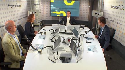 Le plateau des informés du 11 octobre 2021 : Jean-Jérôme Bertolus, Marion Mourgues,&nbsp;Marc Fauvelle et Renaud Dély (de gauche à droite). (FRANCEINFO / RADIO FRANCE)