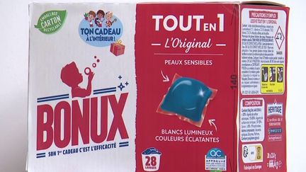 Une start-up vient de racheter la marque Bonux, une lessive qui offre un cadeau à l'intérieur. Son retour dans les rayons ravit des clients nostalgiques. (FRANCEINFO)