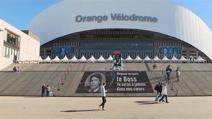 Mort de Bernard Tapie : l'hommage des Marseillais (FRANCE 2)