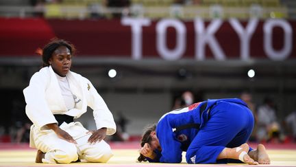 La Française Clarisse Agbegnenou a dominé la Canadienne&nbsp;Catherine Beauchemin-Pinard&nbsp;pour se qualifier pour la finale des Jeux olympiques de Tokyo, dans la catégorie des moins de 63kg. (FRANCK FIFE / AFP)