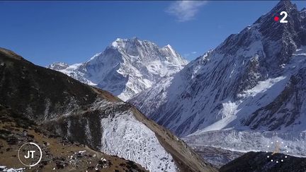 Des montagnes au Népal. (France 2)