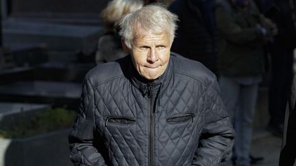 Patrick Poivre d'Arvor aux obsèques du journaliste français Philippe Gildas au cimetière du Père-Lachaise à Paris, le 5 novembre 2018. (GEOFFROY VAN DER HASSELT / AFP)