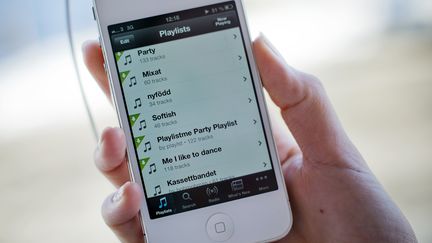 Spotify a lanc&eacute; une version gratuite pour les mobiles et tablettes, le 11 d&eacute;cembre 2013. (JONATHAN NACKSTRAND / AFP)