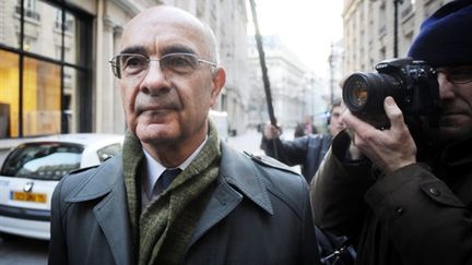 Le général Philippe Rondot arrivant au pôle financier du tribunal de Paris le 11 décembre 2007 (AFP PHOTO MARTIN BUREAU)