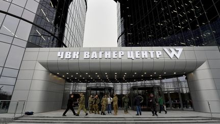 L'entrée du quartier général du groupe&nbsp;militaire privé Wagner, associé à l'homme d'affaire Evguéni Prigojine, à Saint-Pétersbourg (Russie), le 4 novembre 2022.&nbsp; (OLGA MALTSEVA / AFP)